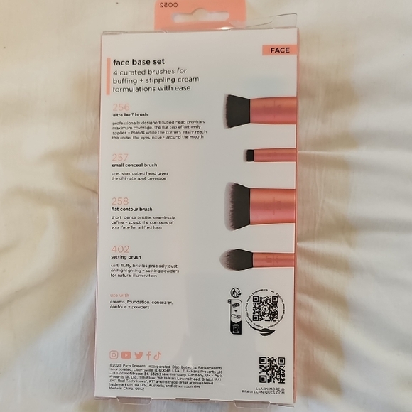 Real Techniques Rose Gold Makeup Brush Set - Picture 3 of 6